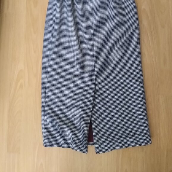 Talbots long Wool Skirt with back zipper, size 10 - Picture 3 of 15